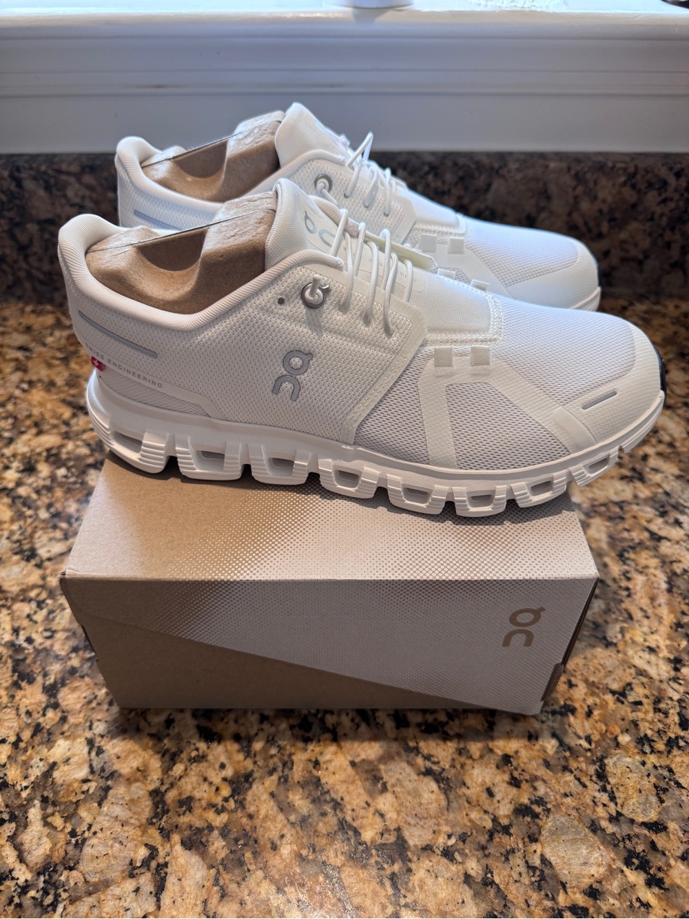 NWT On Cloud 6 Running Sneakers in White Size 10W